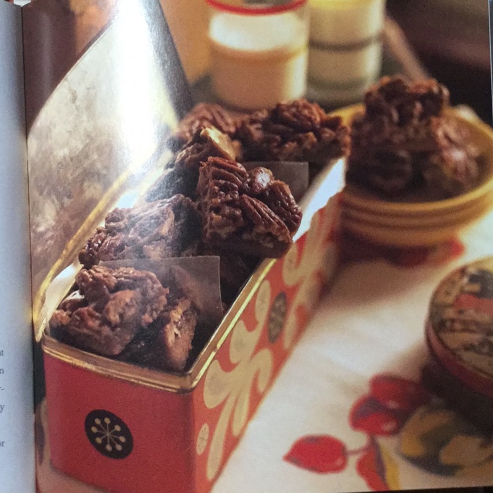Delightful Mary Engelbreit’s cookies cookbook w 111 delicious pages. - Picture 3 of 3